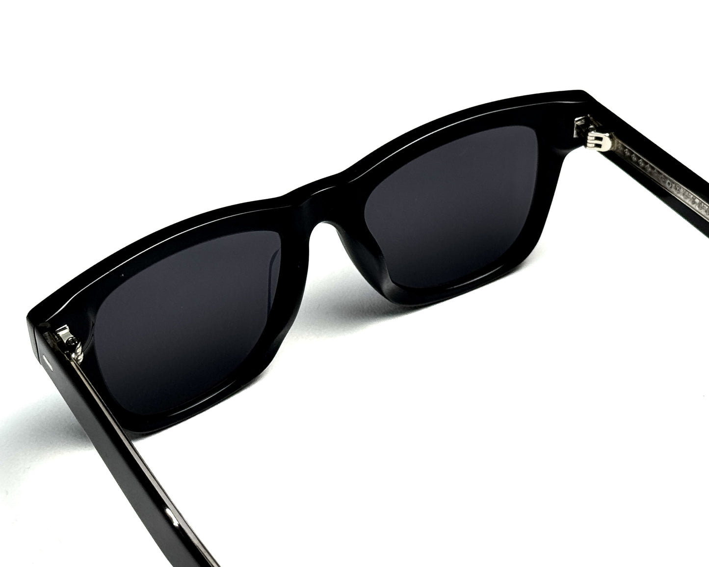OLIVER PEOPLES SUN 100587